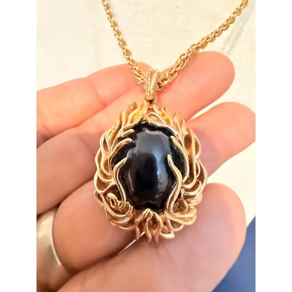 Vintage Black Cabochon Gold Tone Pendant Necklace 20”